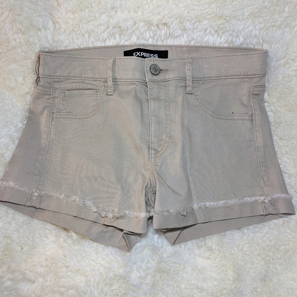 Mid Rise Express Shortie Shorts NWOT - Picture 1 of 3